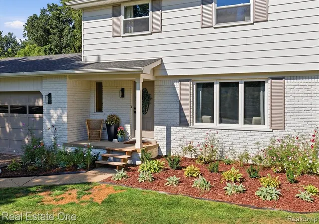 Photo 2 of Single family home for sale at 3346 Hope Lake Dr, Brighton, MI 48114 8645 | MLS# 61025588 | Listing updated on 2026-08-31