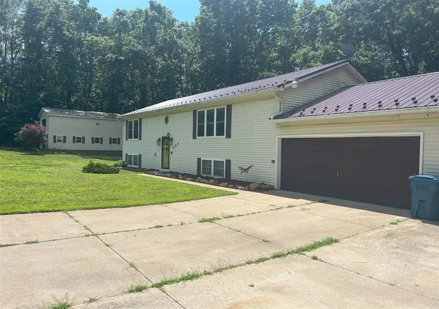 2nd image of 155 Lakeway Dr Dr, Battle Creek, MI 49037 | MLS# 70481035