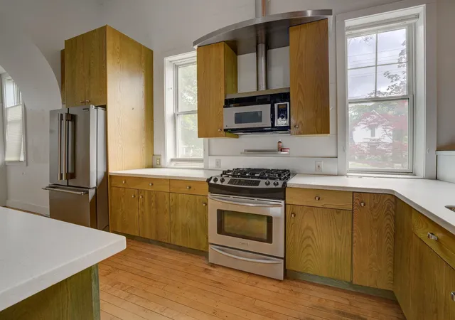 3rd image of 402 W Tenth St, Traverse City, MI 49684 | MLS# 80069750