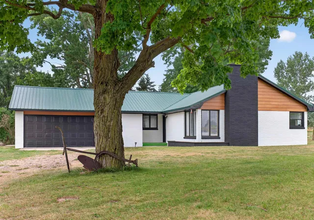 Photo 1 of Single family home for sale at 3925 Woods Rd, Gladwin, MI 48624 | MLS# 50216625 | Listing updated on 2026-09-14