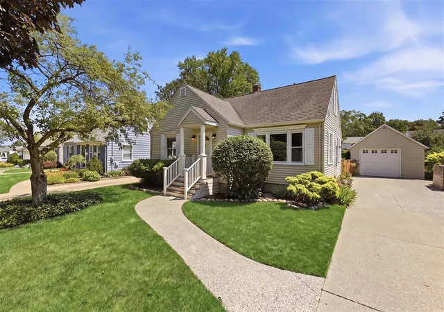 Photo 2 of Sale Pending at 246 Alten Ave, Grand Rapids, MI 49503 | MLS# 70545485 | Listing updated on 2026-08-24