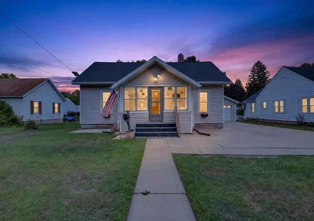 1st image of 529 W Clinton St, Hastings, MI 49058 | MLS# 70550629