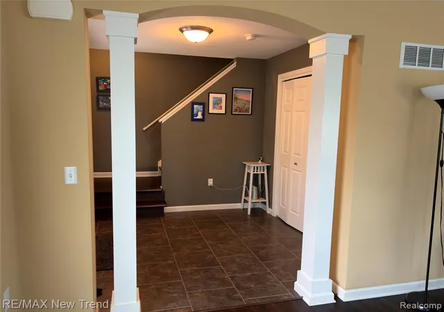 2nd image of 1461 Scotland Yard Dr, Walled Lake, MI 48390 | MLS# 61021033