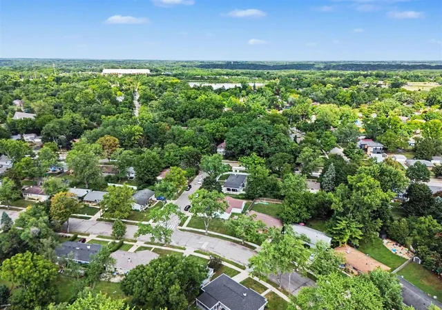 Photo 4 of Sale Pending at 2130 N Circle Dr, Ann Arbor, MI 48103 | MLS# 70554993 | Listing updated on 2026-09-18