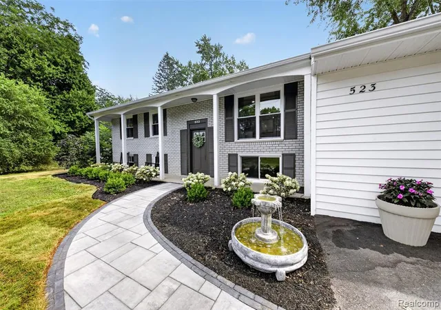Photo 2 of Sale Pending at 523 Glengary Rd, Wolverine Lake, MI 48390 | MLS# 61017125 | Listing updated on 2026-08-31