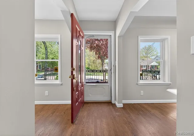 3rd image of 1781 Brys Dr, Grosse Pointe Woods, MI 48236 | MLS# 61002198