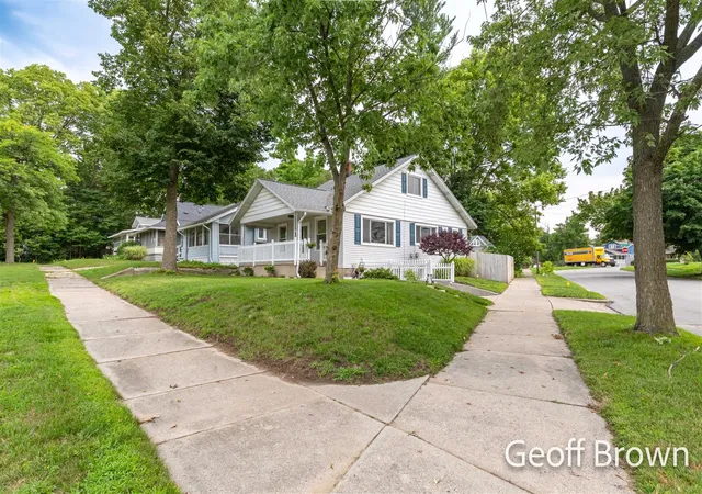 Photo 1 of Single family home for sale at 481 Graceland St, Grand Rapids, MI 49505 | MLS# 70552015 | Listing updated on 2026-08-24