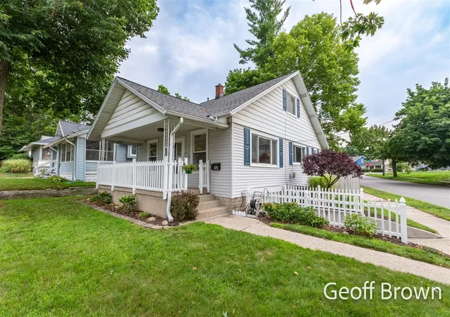 Photo 3 of Single family home for sale at 481 Graceland St, Grand Rapids, MI 49505 | MLS# 70552015 | Listing updated on 2026-08-24