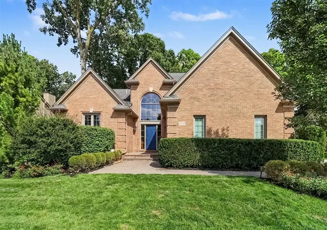Photo 1 of Sale Pending at 3739 Warwick Dr, Rochester Hills, MI 48309 | MLS# 70554205 | Listing updated on 2026-09-08