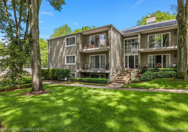 Photo 1 of Sale Pending at 1113 N Old Woodward Ave #34, Birmingham, MI 48009 5443 | MLS# 61008734 | Listing updated on 2026-09-05