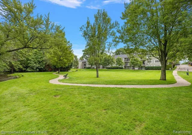 Listing Photo 2 - Condo for sale in building located at 1113 N Old Woodward Ave, Birmingham, MI 48009 - Unit #34