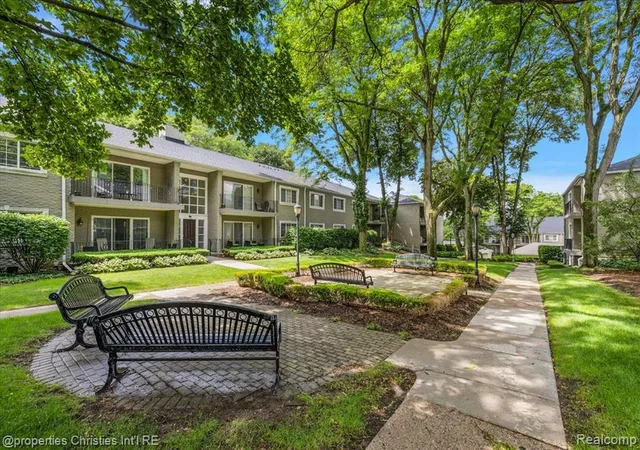 Listing Photo 3 - Condo for sale in building located at 1113 N Old Woodward Ave, Birmingham, MI 48009 - Unit #34