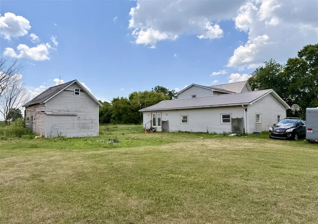 Homes for sale in Carson City, MI | 8565 S Mount Hope Rd, Carson City, MI 48811 | MLS# 70545155