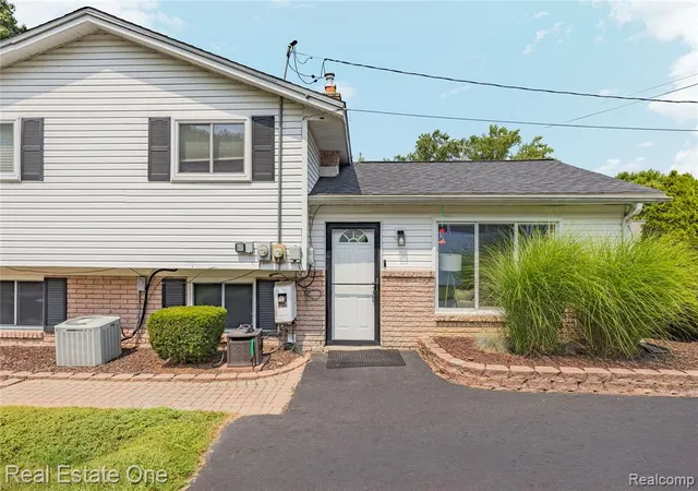 Photo 2 of Sale Pending at 9021 Gittins St, Commerce Township, MI 48382 | MLS# 61019778 | Listing updated on 2026-08-19