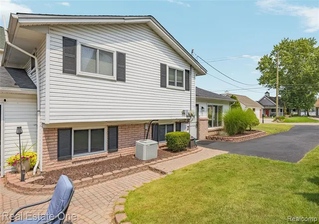 Photo 3 of Sale Pending at 9021 Gittins St, Commerce Township, MI 48382 | MLS# 61019778 | Listing updated on 2026-08-19