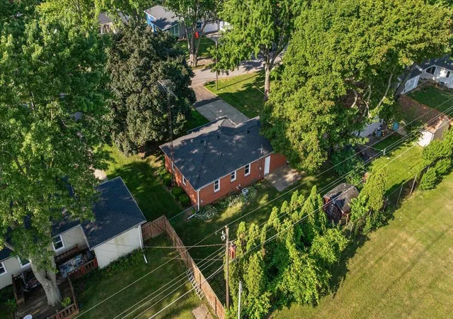 3rd image of 459 Dale Ave, Benton Harbor, MI 49022 | MLS# 70545758
