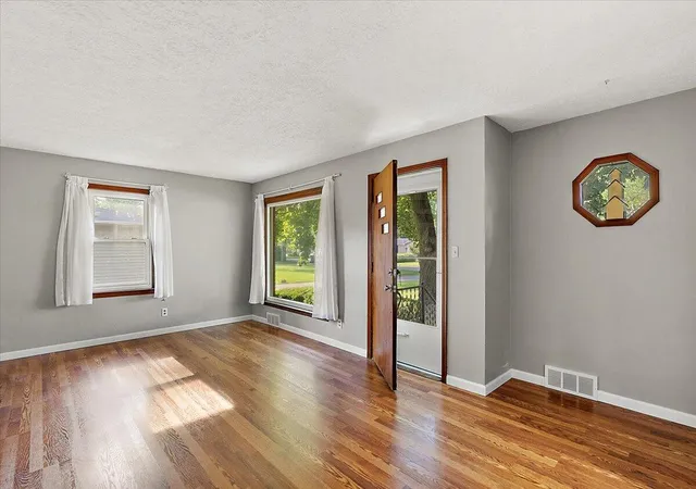 5th image of 459 Dale Ave, Benton Harbor, MI 49022 | MLS# 70545758