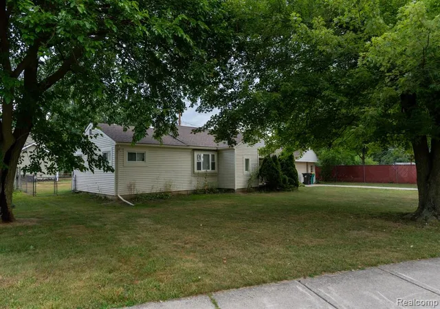Photo 3 of Single family home for sale at 30446 Shiawassee Rd, Farmington Hills, MI 48336 | MLS# 61020699 | Listing updated on 2026-08-27