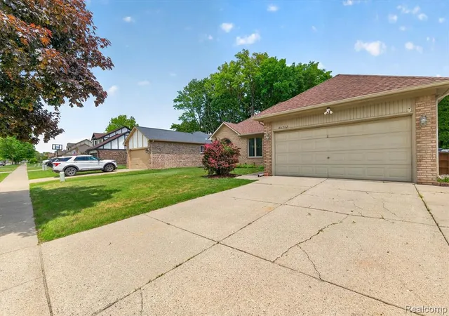 Homes for sale in Shelby Township, MI | 46362 Springhill Dr, Shelby Township, MI 48317 | MLS# 61003266