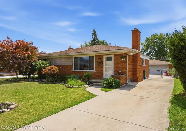 Photo 1 of Sale Pending at 1576 Myrtle Ave, Madison Heights, MI 48071 | MLS# 61019716 | Listing updated on 2026-08-28