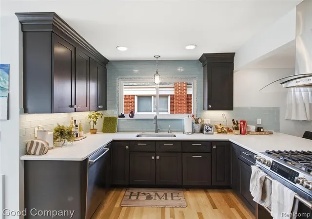 Photo 3 of Sale Pending at 1576 Myrtle Ave, Madison Heights, MI 48071 | MLS# 61019716 | Listing updated on 2026-08-28