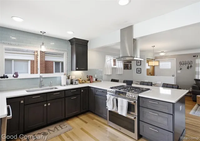 Photo 5 of Sale Pending at 1576 Myrtle Ave, Madison Heights, MI 48071 | MLS# 61019716 | Listing updated on 2026-08-28
