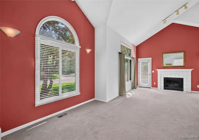 5th image of 2775 Lochmoor Blvd, Lake Orion, MI 48360