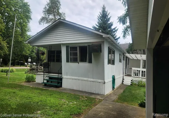 Photo 3 of Single family home for sale at 3300 Pointe Aux Barques Rd, Port Austin, MI 48467 9389 | MLS# 61025243 | Listing updated on 2026-08-30