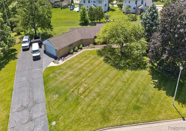 Homes for sale in Grand Blanc, MI | 7174 Meadowvue Dr, Grand Blanc, MI 48439 | MLS# 60997728