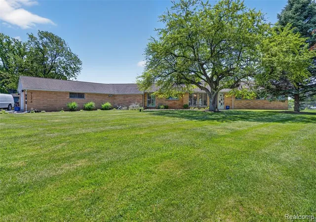 Homes for sale in Grand Blanc, MI | 7174 Meadowvue Dr, Grand Blanc, MI 48439 | MLS# 60997728