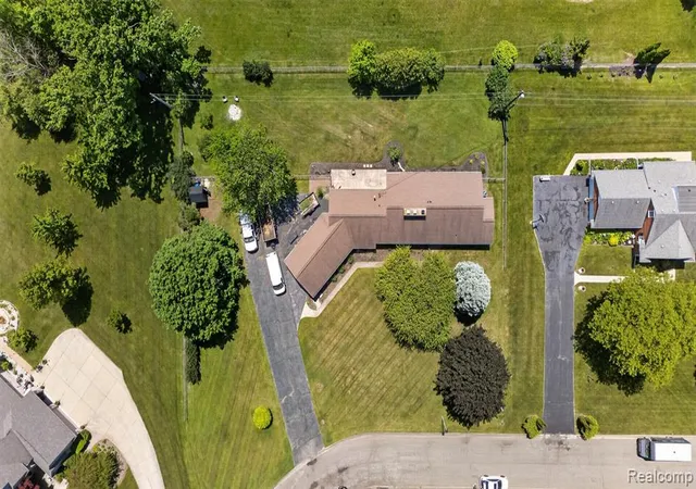 Homes for sale in Grand Blanc, MI | 7174 Meadowvue Dr, Grand Blanc, MI 48439 | MLS# 60997728