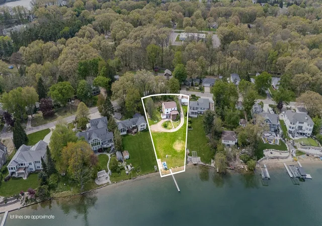 Photo 4 of Single family home for sale at 434 Crooked Lake Dr, Kalamazoo, MI 49009 | MLS# 70531192 | Listing updated on 2026-08-20
