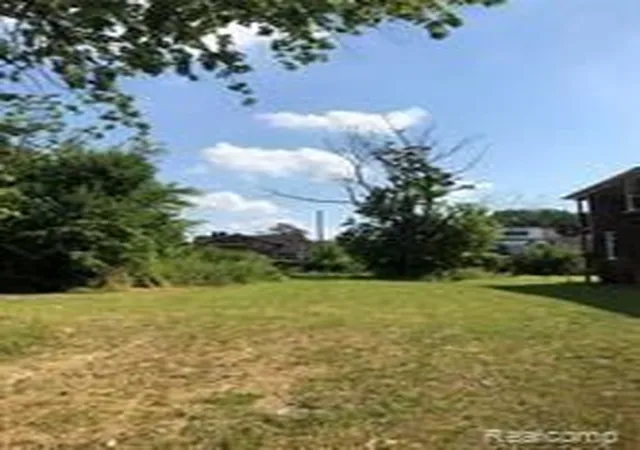 Photo 1 of Sale Pending at 1727 Baldwin, Detroit, MI 48214 | MLS# 60042560 | Listing updated on 2025-06-30
