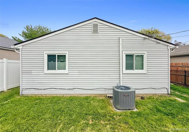 Photo 4 of Single family home for sale at 7912 Pine St, Taylor, MI 48180 | MLS# 60967160 | Listing updated on 2026-10-22