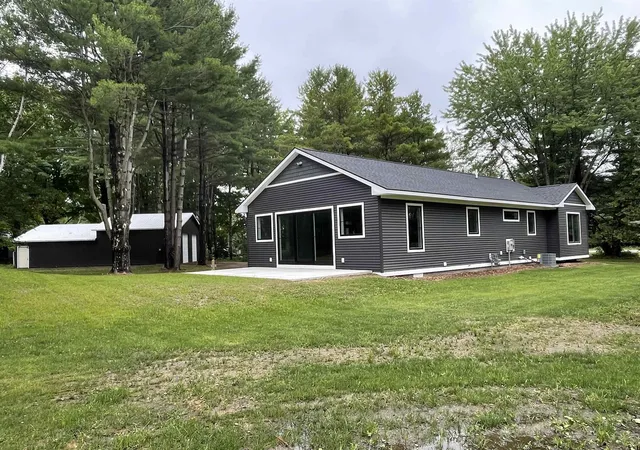 4th image of 8279 Cherry Ave, Rapid City, MI 49676 | MLS# 80072058