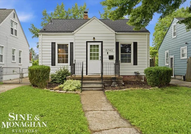 Homes for sale in Eastpointe, MI | 15743 Ash Ave, Eastpointe, MI 48021 | MLS# 50213093