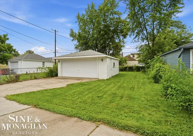Homes for sale in Eastpointe, MI | 15743 Ash Ave, Eastpointe, MI 48021 | MLS# 50213093