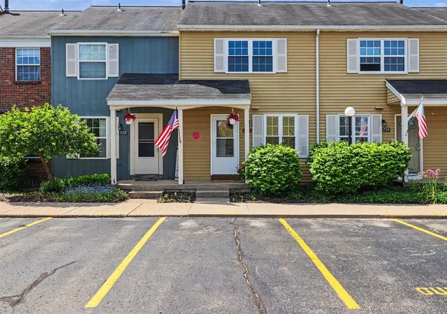 Homes for sale in Comstock Park, MI | 732 Pinckney Ct, Comstock Park, MI 49321 | MLS# 70535091