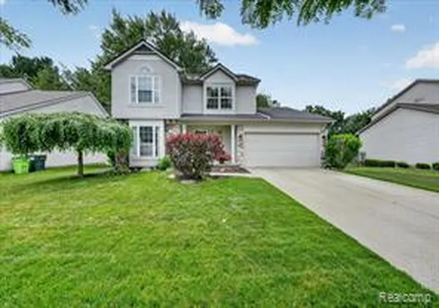 Homes for sale in South Lyon, MI | 827 Westbrooke Dr, South Lyon, MI 48178 | MLS# 61009982