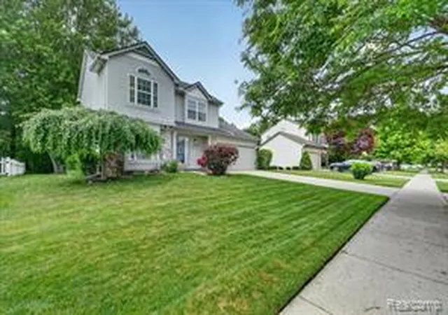 Homes for sale in South Lyon, MI | 827 Westbrooke Dr, South Lyon, MI 48178 | MLS# 61009982