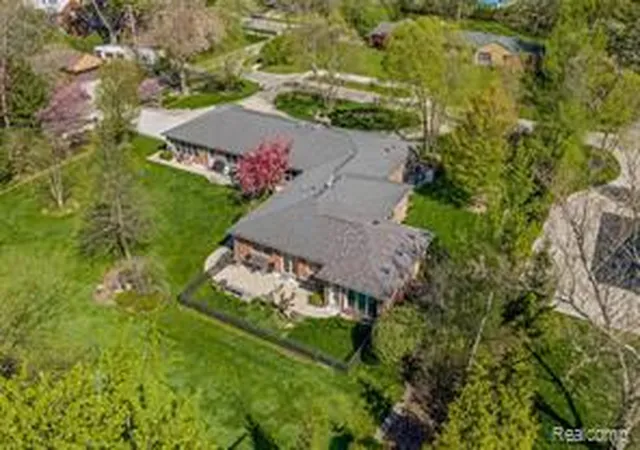 Homes for sale in Huntington Woods, MI | 12959 Talbot Ln, Huntington Woods, MI 48070 | MLS# 61009334