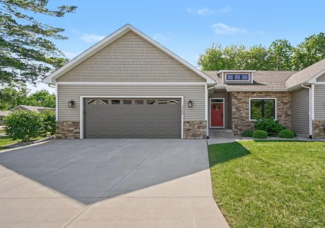 3rd image of 5409 Greenridge Dr, Midland, MI 48640 | MLS# 50211104