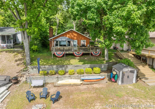 Homes for sale in Delton, MI | 11415 Oak Dr, Delton, MI 49046 | MLS# 70536128