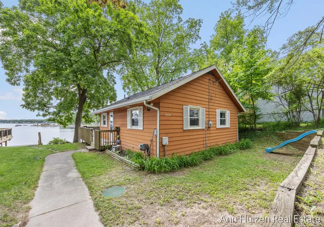 5th image of 11415 Oak Dr, Delton, MI 49046 | MLS# 70536128