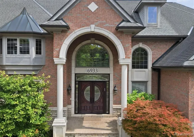 Photo 4 of Single family home for sale at 6933 Kirkbridge Hl, West Bloomfield, MI 48322 3086 | MLS# 61024763 | Listing updated on 2026-08-28