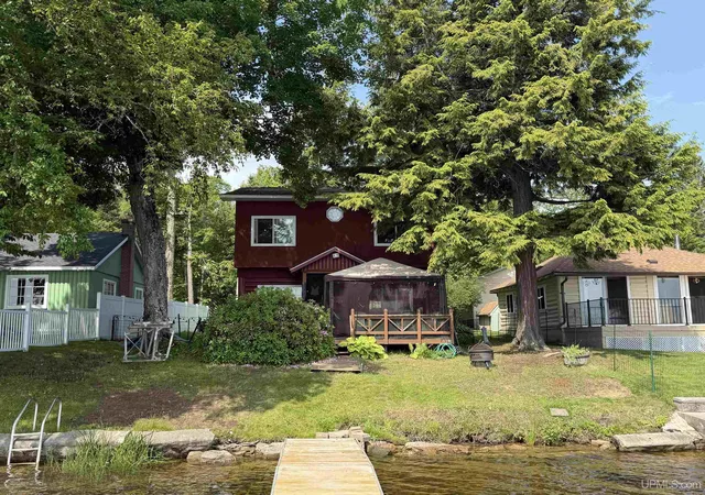 Homes for sale in Au Train, MI | 6598 Autrain Forest Lake Rd, Au Train, MI 49806 | MLS# 50197381