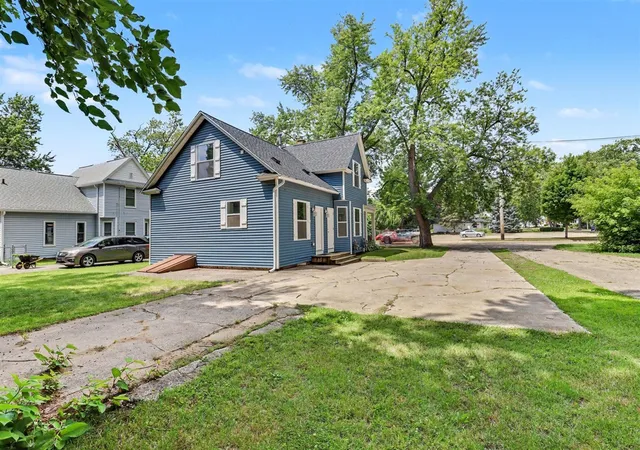 Photo 3 of Sale Pending at 143 S State St, Zeeland, MI 49464 | MLS# 70542570 | Listing updated on 2026-09-14