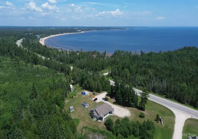 Photo 3 of Single family home for sale at 8082 W Us 2 Hwy, Manistique, MI 49854 | MLS# 50215537 | Listing updated on 2026-07-22