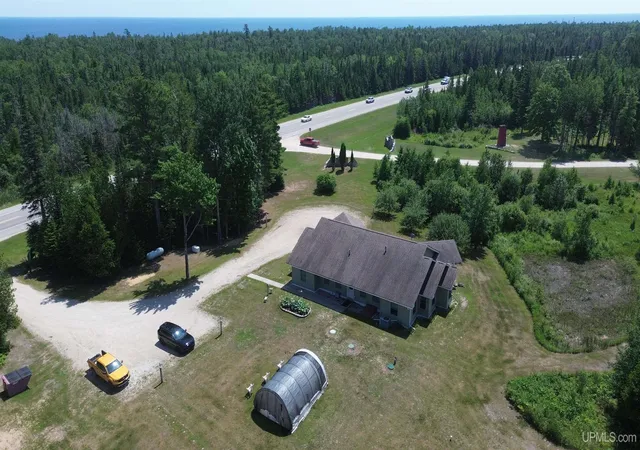 Photo 3 of Single family home for sale at 8082 W US 2 Hwy, Manistique, MI 49854 | MLS# 50215537 | Listing updated on 2026-07-22