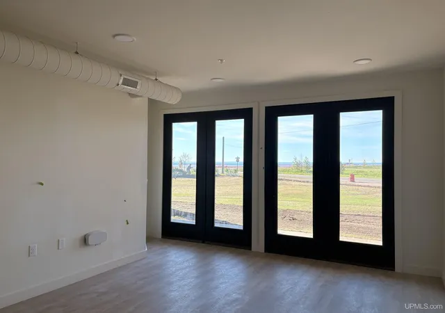 3rd image of 2401 N Lakeshore Blvd, Marquette, MI 49855 | MLS# 50145771